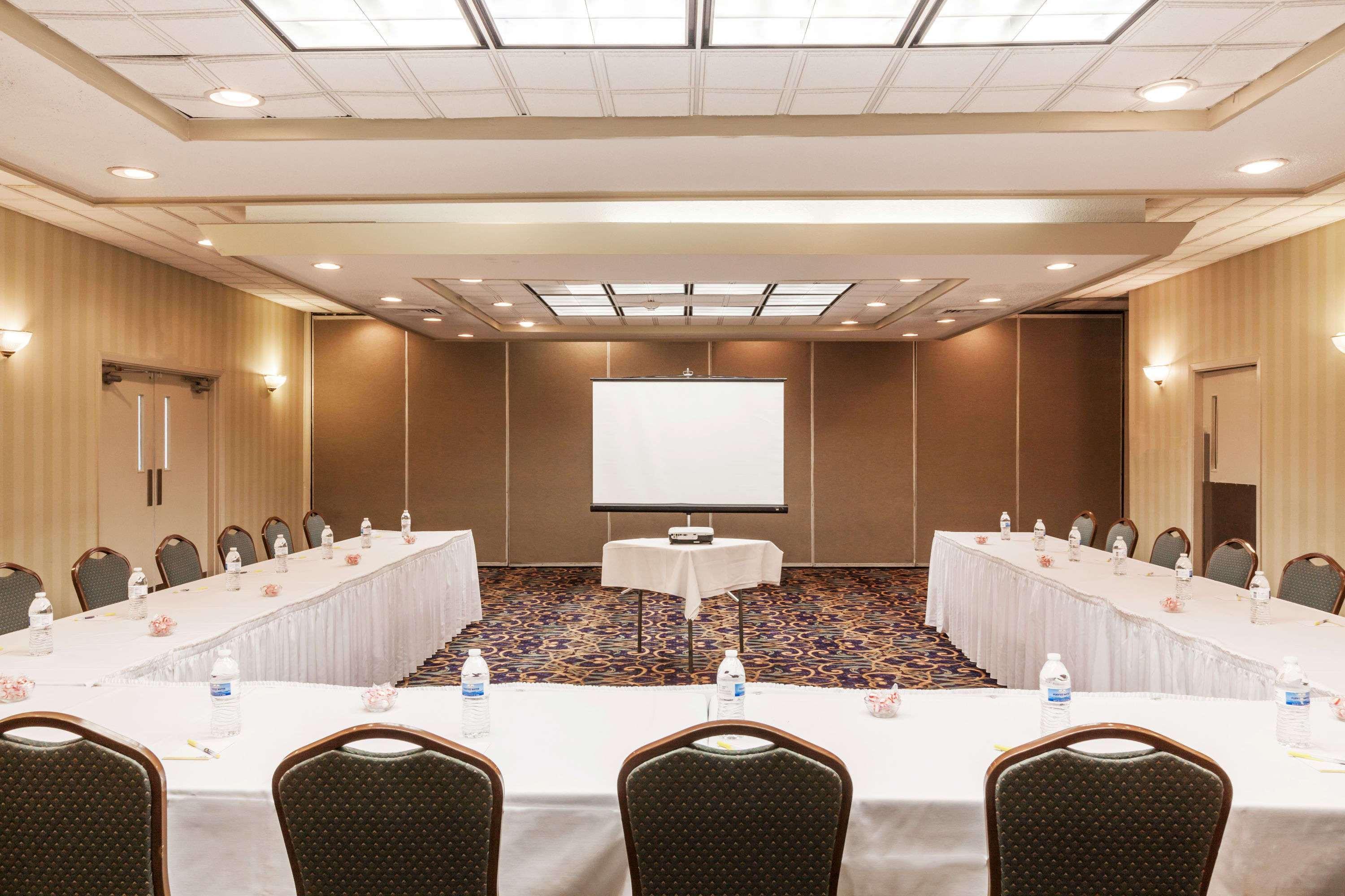 Days By Wyndham Kenner/new Orleans Airport South Hotel 2*