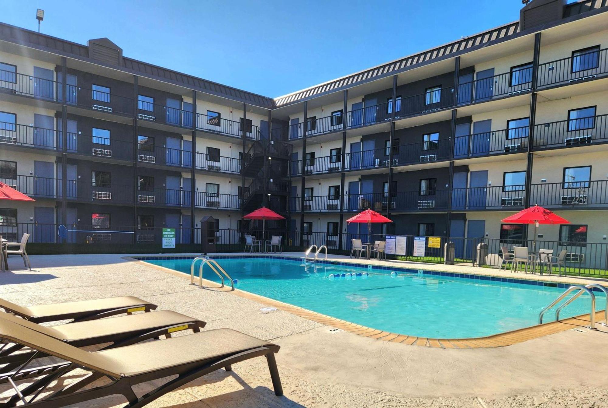 Days By Wyndham Kenner/new Orleans Airport South Hotel
