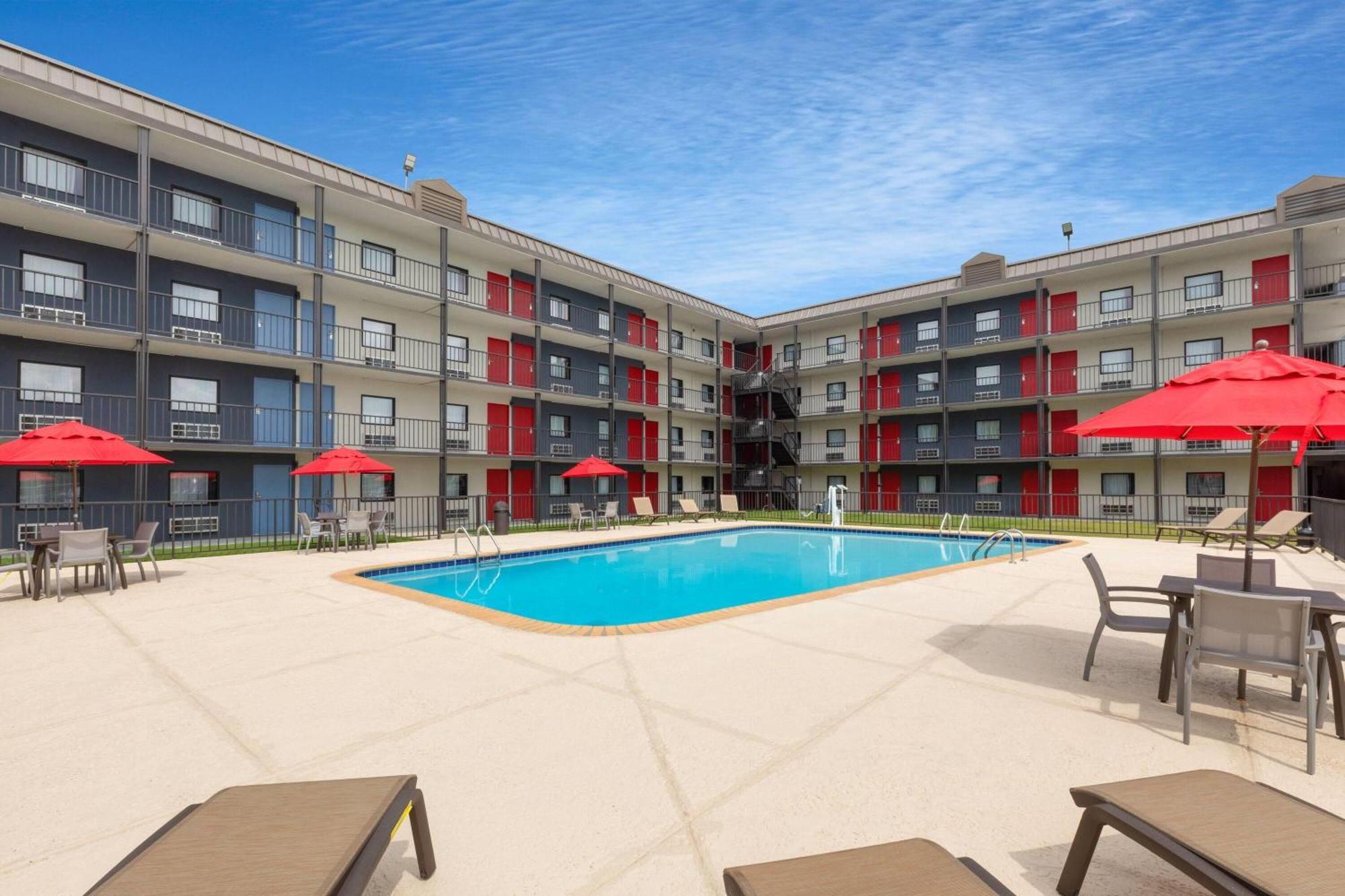 Hotel Days By Wyndham Kenner/new Orleans Airport South